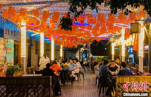 賑わいを取り戻したネオンの夜　湖南?衡陽で「夜間経済」復(fù)活