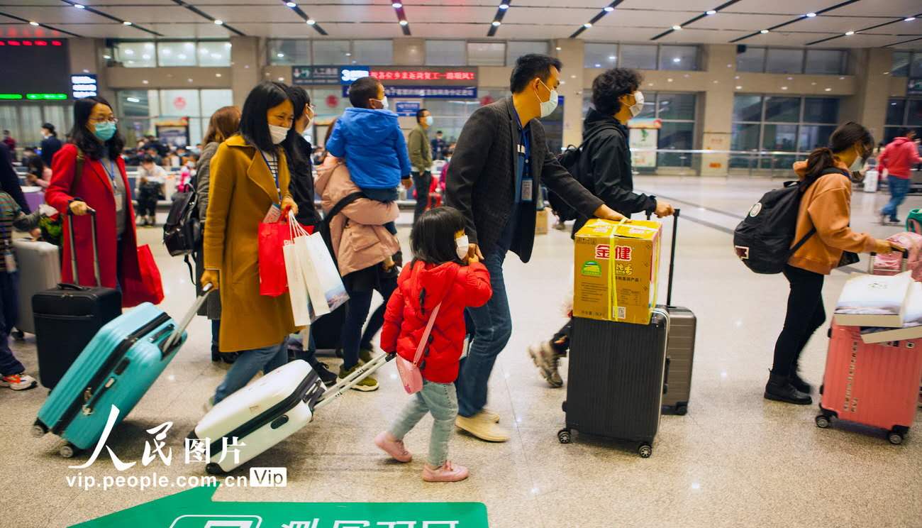 雇用先に戻る出稼ぎ労働者の専用列車、湖北宜昌から初の運(yùn)行