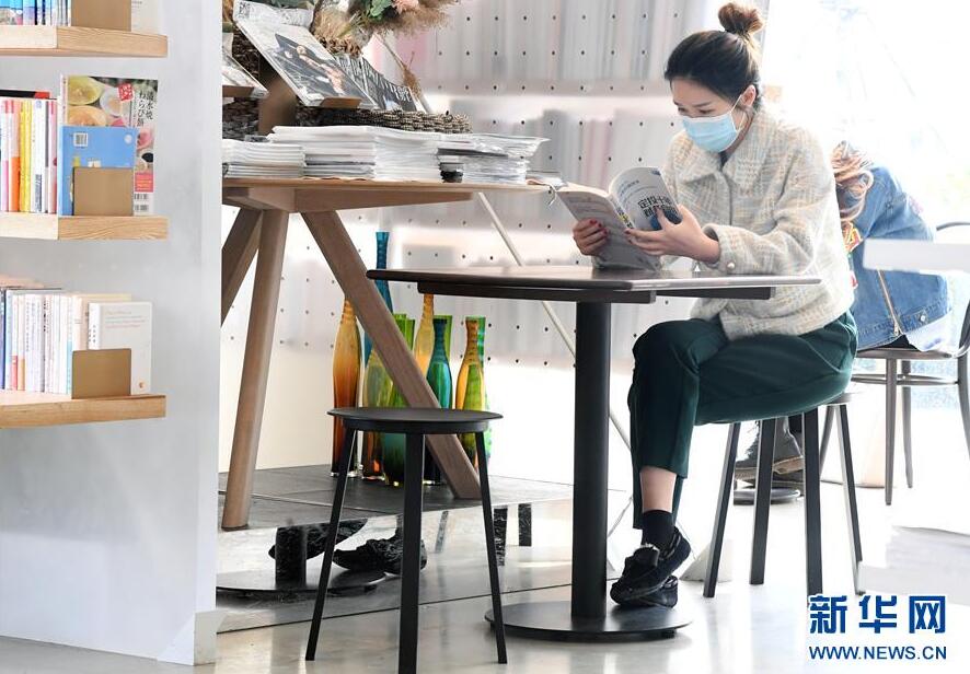 北京で書(shū)店の営業(yè)が徐々に再開(kāi)　読者が早速來(lái)店