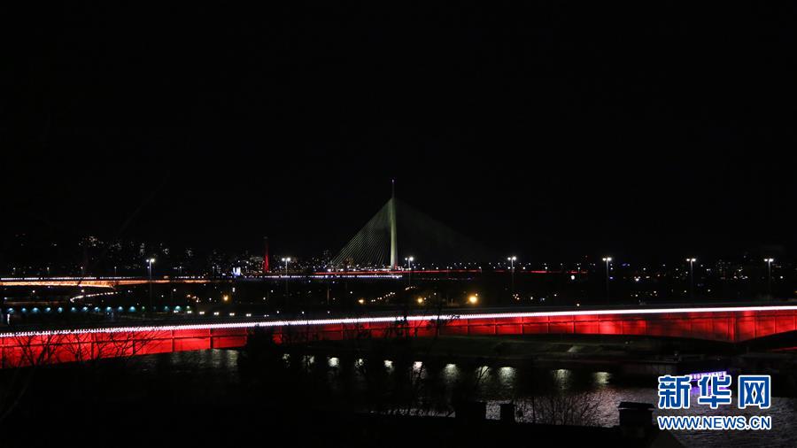 セルビア、ランドマークを赤くライトアップして中國に感謝 