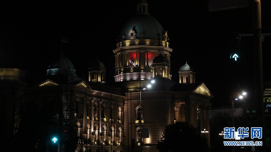セルビア、ランドマークを赤くライトアップして中國に感謝 
