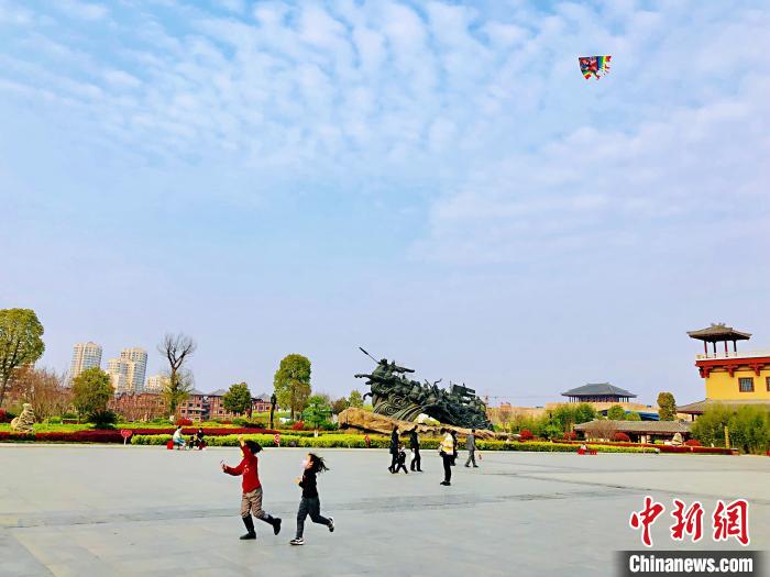 湖北棗陽4A景勝地が営業(yè)再開　2萬ヘクタールの桃花が満開に