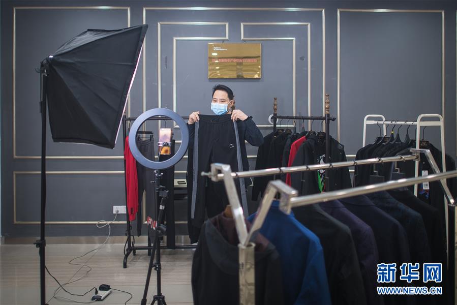 武漢市で初となる大型商業(yè)施設が営業(yè)再開　湖北省