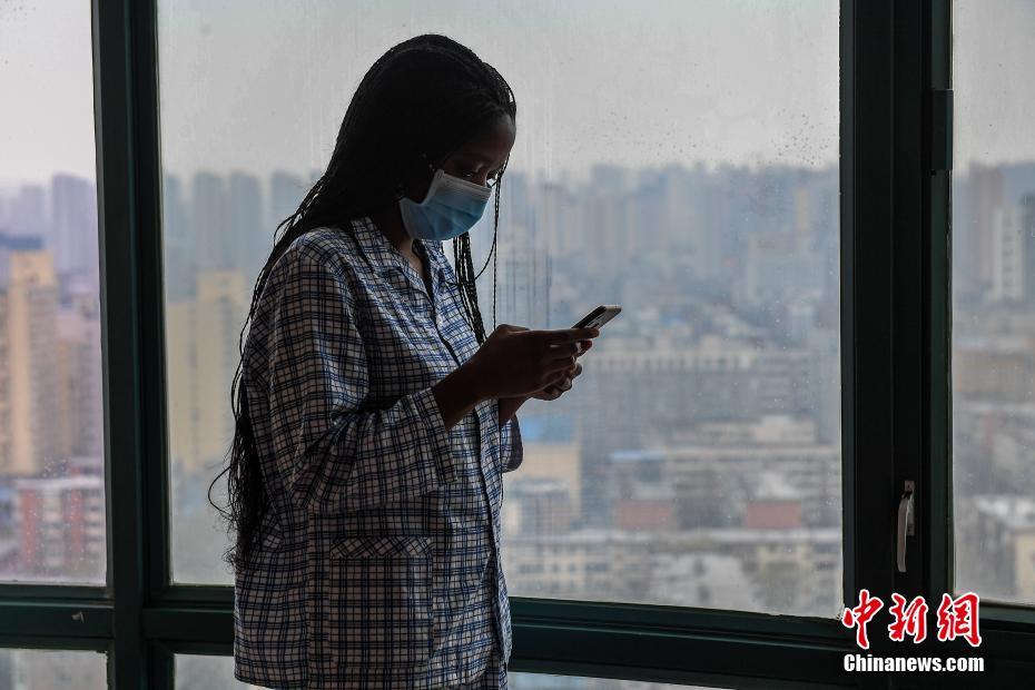 「ウイルス」が繋げた男性看護(hù)師とアフリカ人の縁 