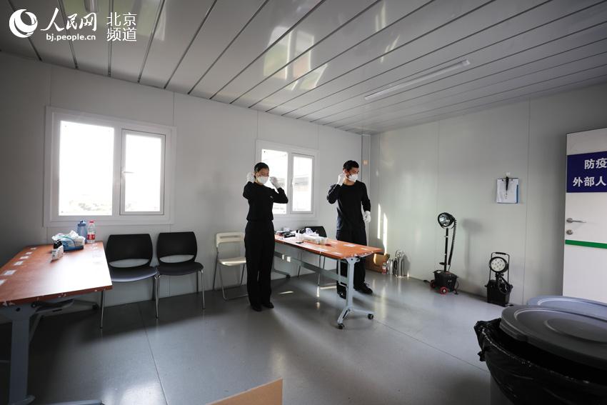 首都國際空港を駆け回るネイビーブルーの「防御線」　北京