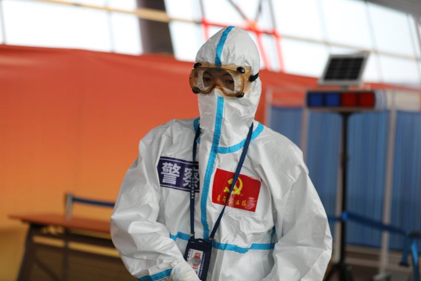 首都國際空港を駆け回るネイビーブルーの「防御線」　北京