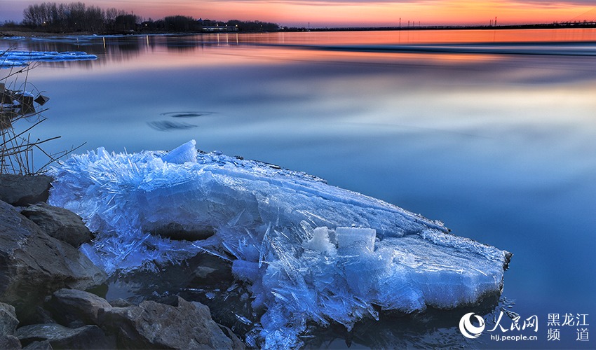 ハルビンの松花江で春の訪れ告げる「解氷」　黒竜江省