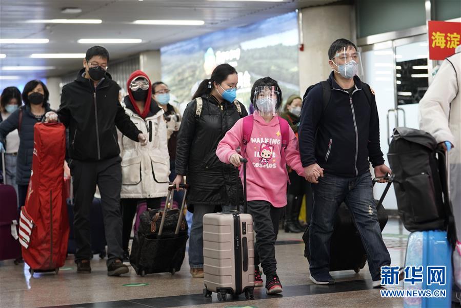 「封鎖解除」後初の武漢発北京行き高速鉄道列車が北京西駅に到著