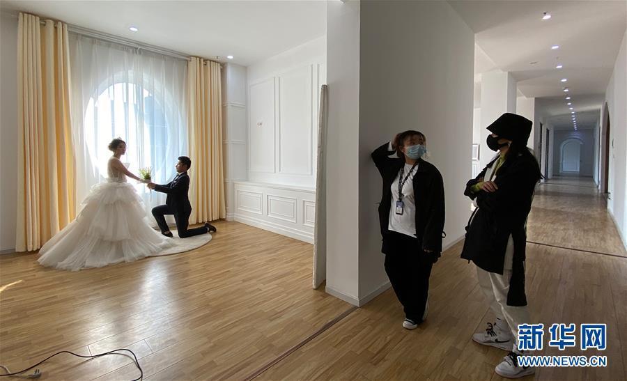 待ち焦がれたウェディングフォトをついに撮影！湖北省武漢の新婚カップル