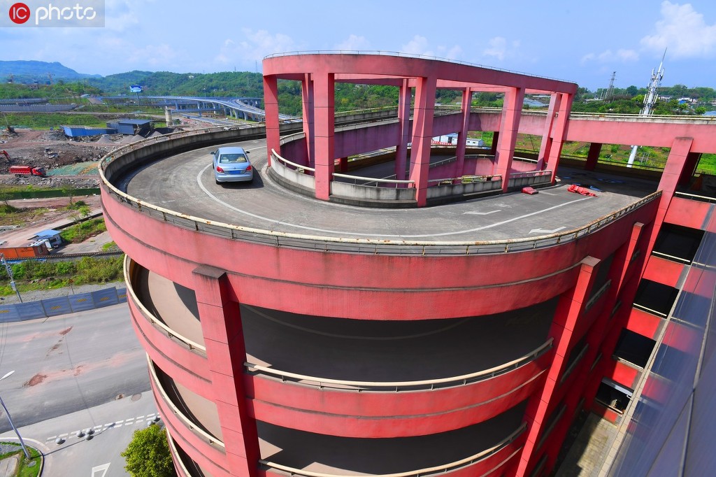 赤い環(huán)狀旋回レーンの外観（寫真著作権は東方ICが所有のため転載禁止）。