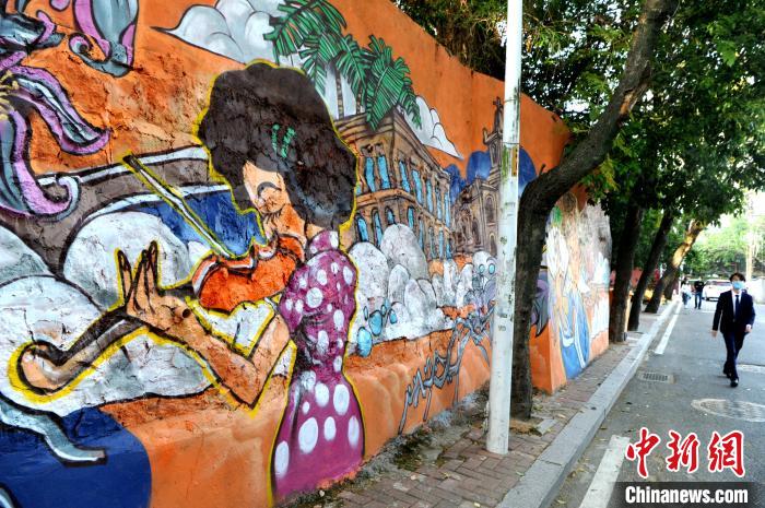 文化街區(qū)に彩りを添える落書(shū)き壁畫(huà)アート　福建省福州市