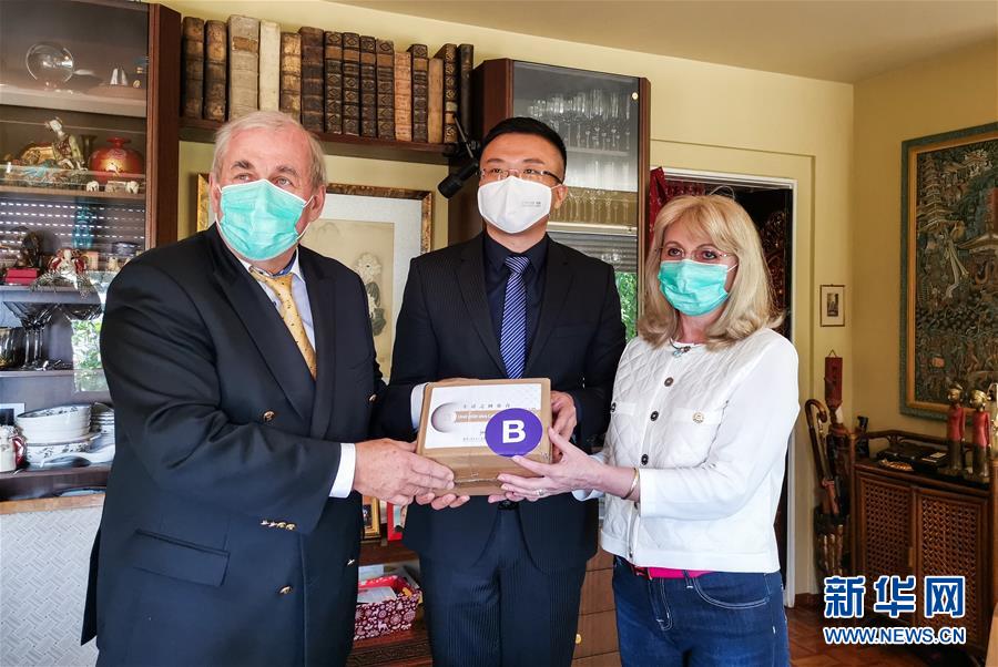 在ドイツ中國大使館、防疫物資をジョン?ラーベ氏の孫に寄贈(zèng)