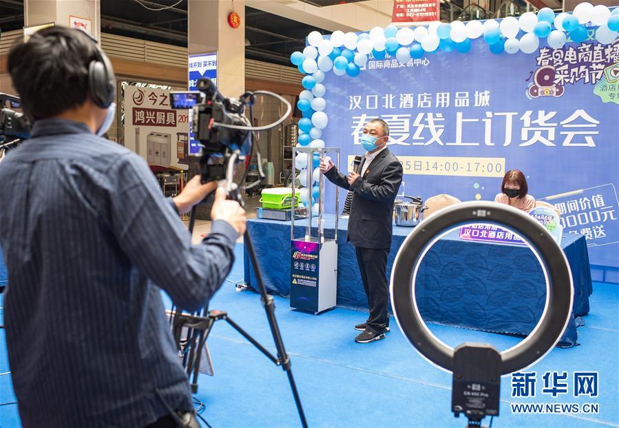 「ライブコマース」に乗り出した武漢のショップ　湖北省