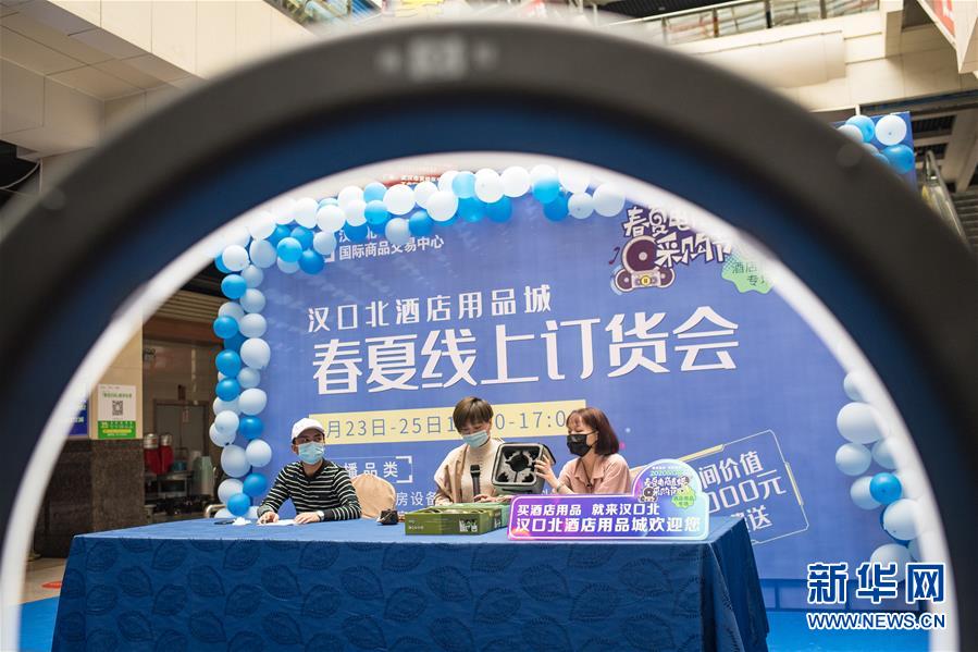 「ライブコマース」に乗り出した武漢のショップ　湖北省