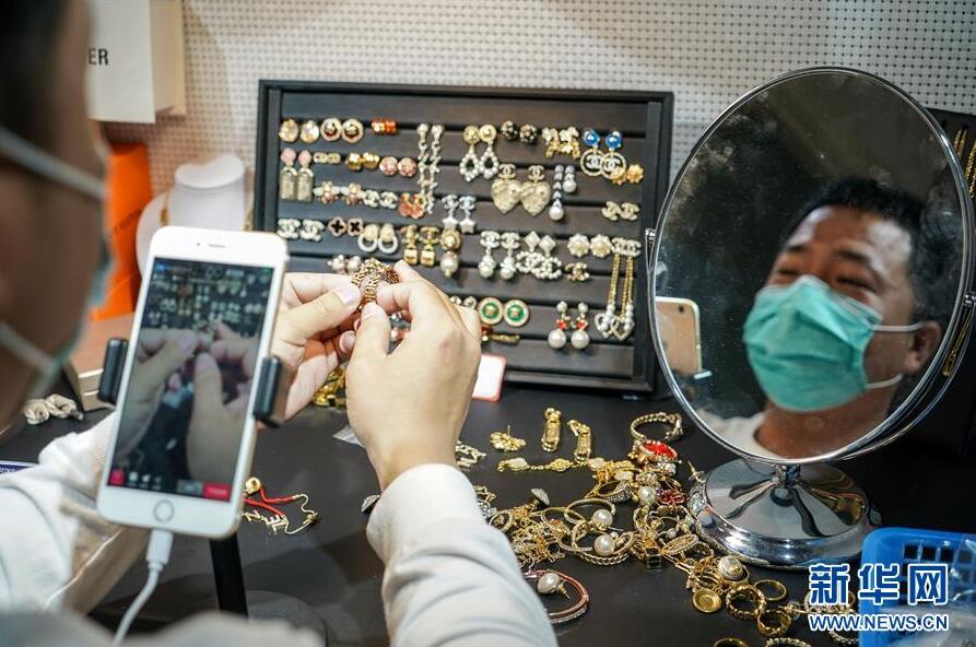 ライブコマース、EC起業(yè)の夢(mèng)を「インキュベート」