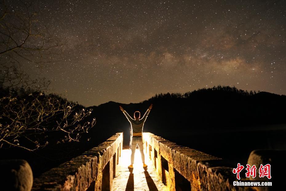 幻想的な四川古藺の「広大な星の?！?></a></td></tr><tr><td class=