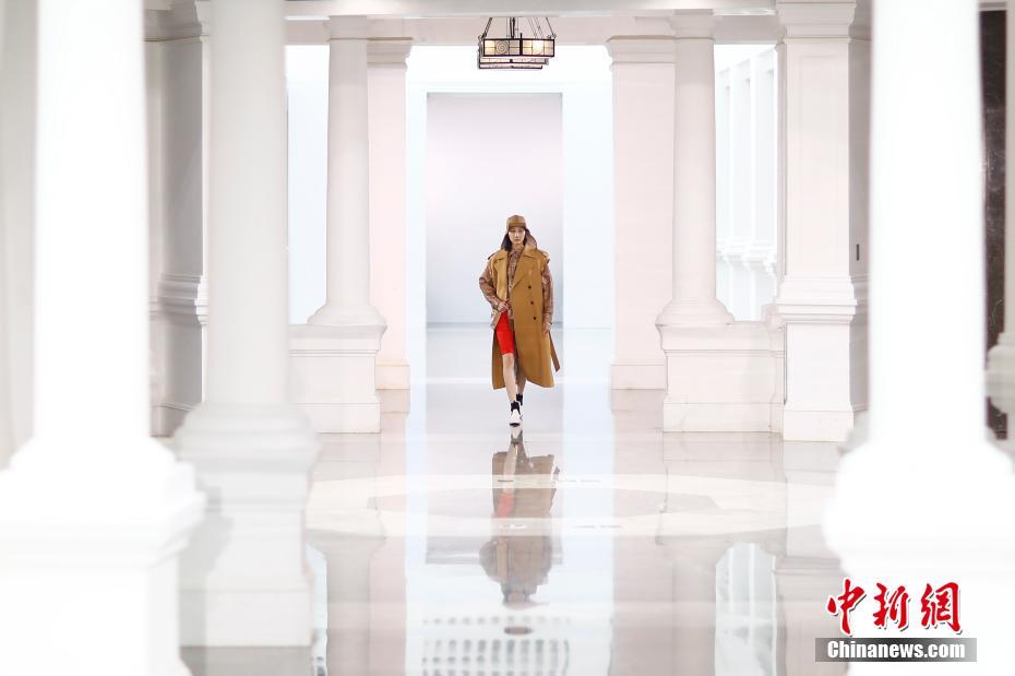 書店でファッションショー開催　北京