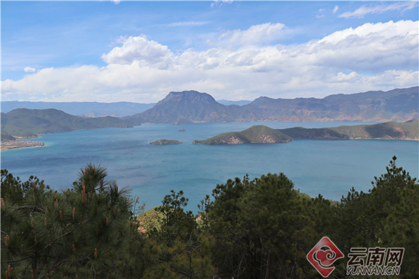 瀘沽湖景勝地（撮影?畢芃）。