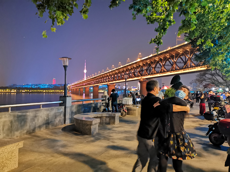 封鎖解除から1ヶ月、活気が戻った武漢の街