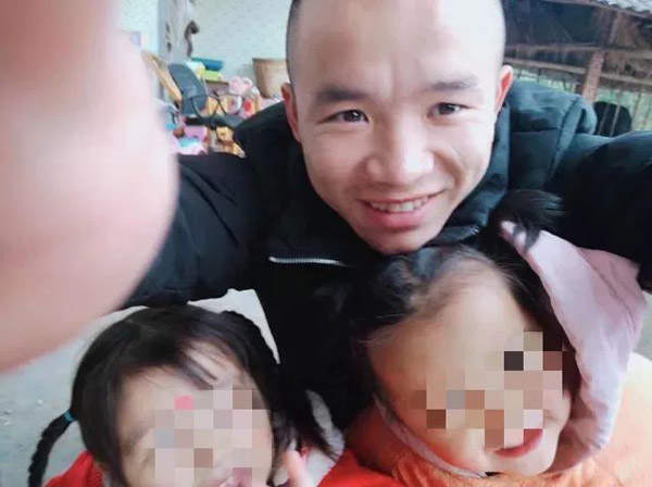 お屆け物はプラスエネルギー！未明に川で人命救助のデリバリー配達員