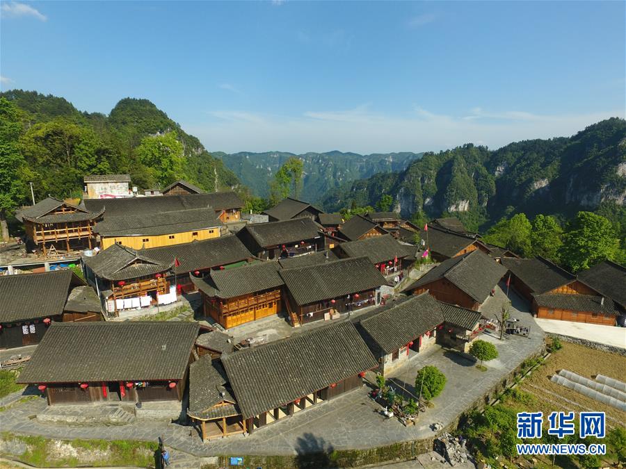 4月24日、十八洞村の一角（ドローンによる撮影?薛宇舸）。