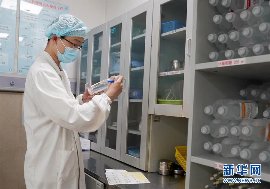 12日は「國(guó)際看護(hù)師の日」、男性看護(hù)師をカメラで追う　上海