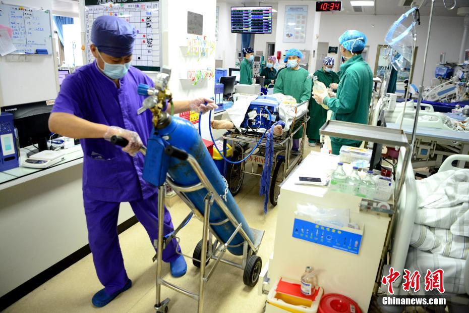「國(guó)際看護(hù)師の日」、息をつく暇もないICU　福建省