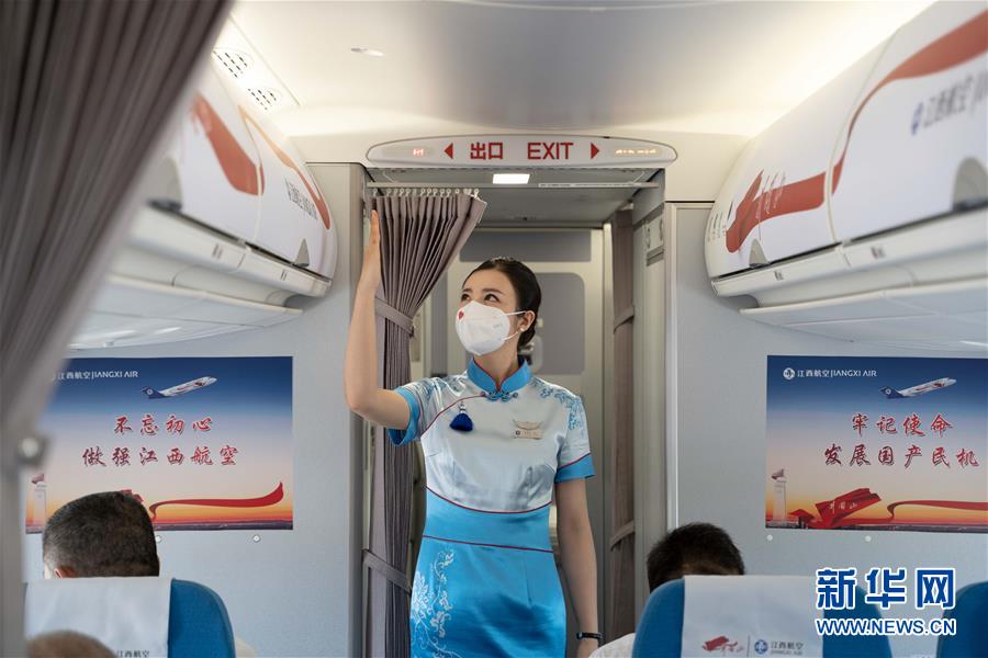 中國國産旅客機(jī)ARJ21が江西航空の「井岡山號」として初飛行　江西省