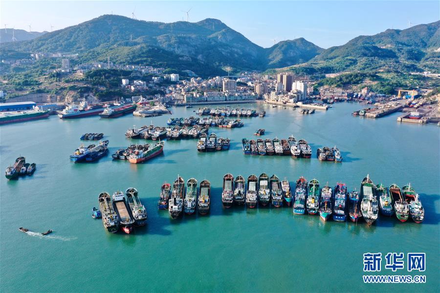 伏季休漁期に入り、港に停泊する福建省の漁船