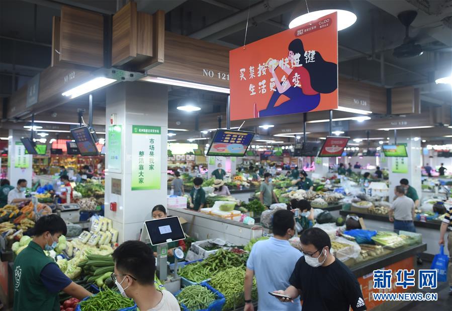 5月17日、駱家荘農(nóng)貿(mào)市場の內(nèi)部（撮影? 韓傳號）。