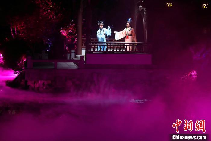 幻想的な美しさで人気の南京瞻園　江蘇省