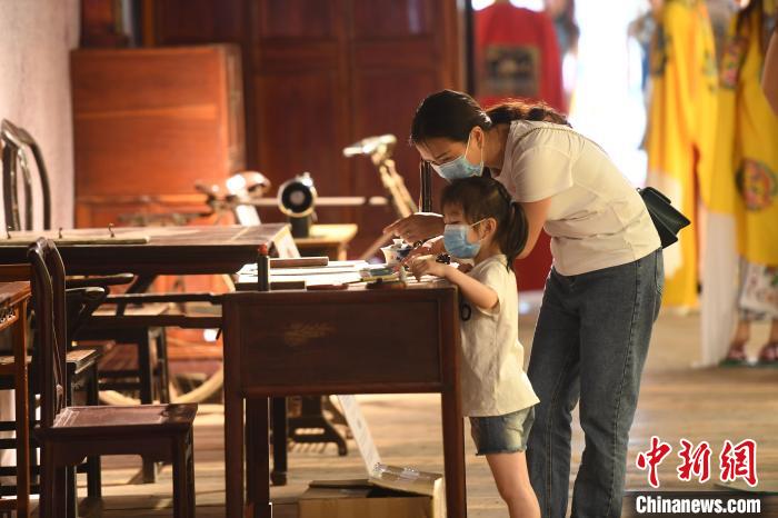 過ぎ去りし時(shí)代の記憶を呼び覚ますレトログッズの數(shù)々　重慶市