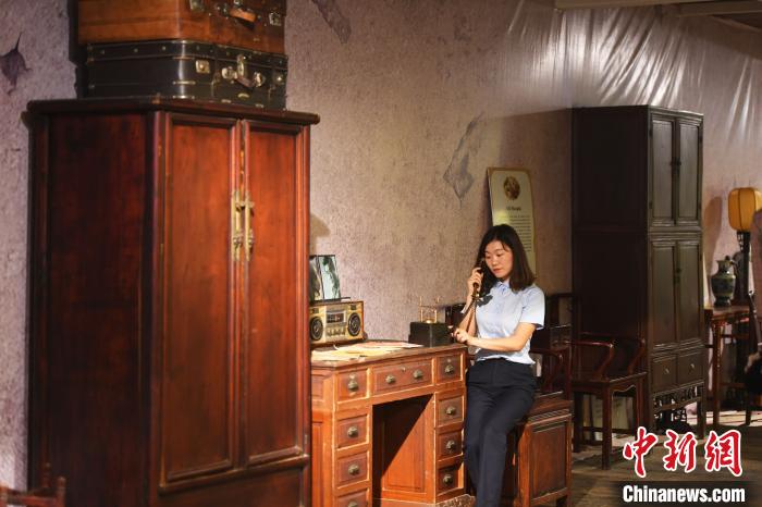 過ぎ去りし時代の記憶を呼び覚ますレトログッズの數(shù)々　重慶市