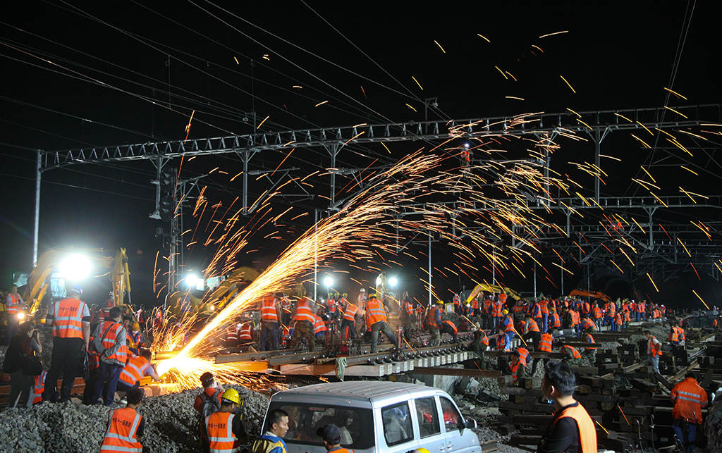 これぞ中國のスピード！一夜で変身遂げた高速鉄道駅
