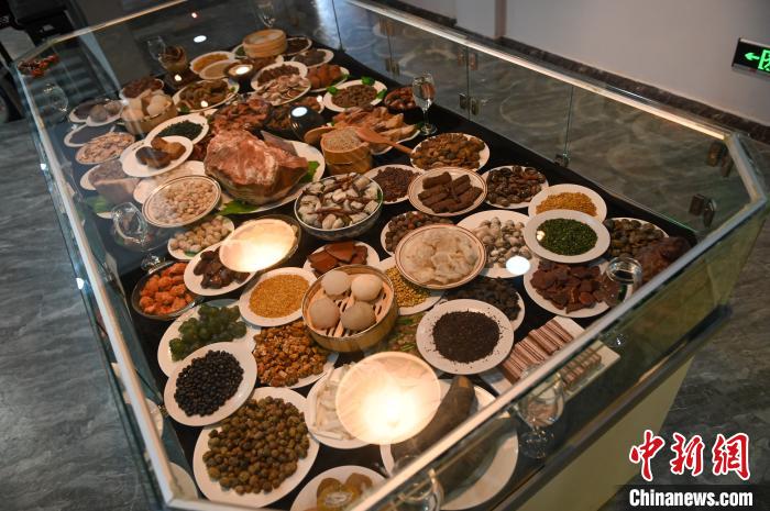 本物ソックリ！メノウで作られた「満漢全席」　遼寧省阜新