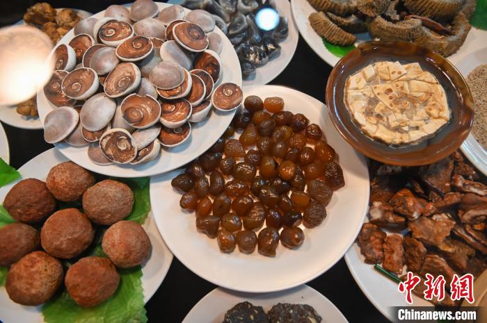 本物ソックリ！メノウで作られた「満漢全席」　遼寧省阜新