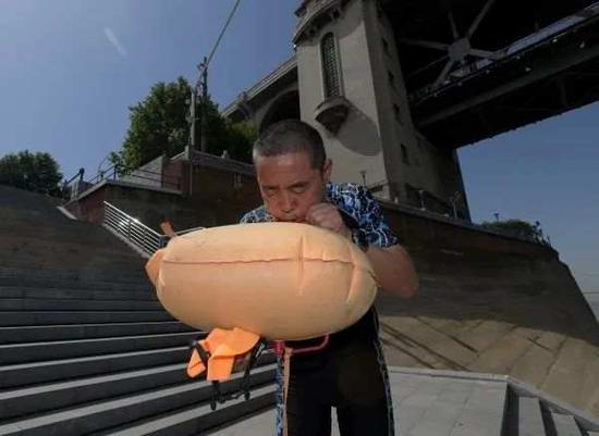 武漢のコロナ重癥患者が回復し長江を泳いで橫斷、自己ベスト更新