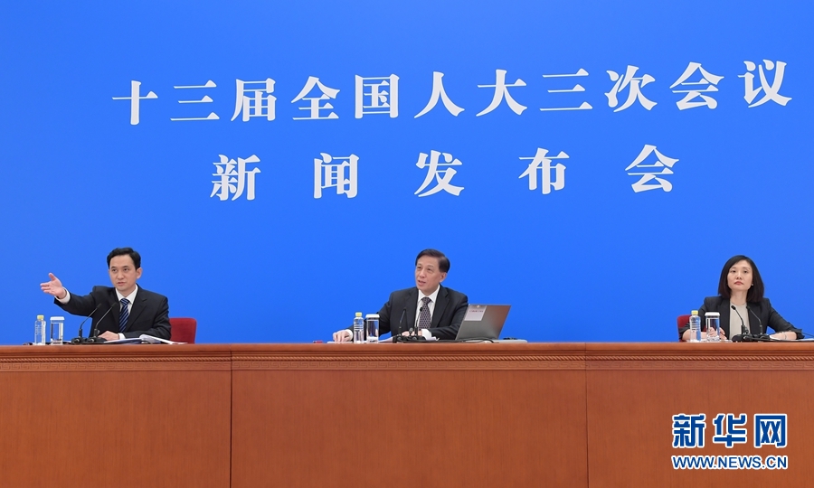 【第13期全人代第3回會(huì)議記者會(huì)見】7日間の會(huì)期で公共衛(wèi)生に関わる法律30部の制定及び改正予定