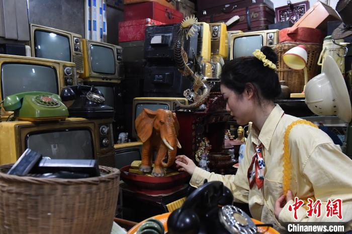 重慶市の「蚤の市」がネットで話題に　レトログッズを懐かしむ市民