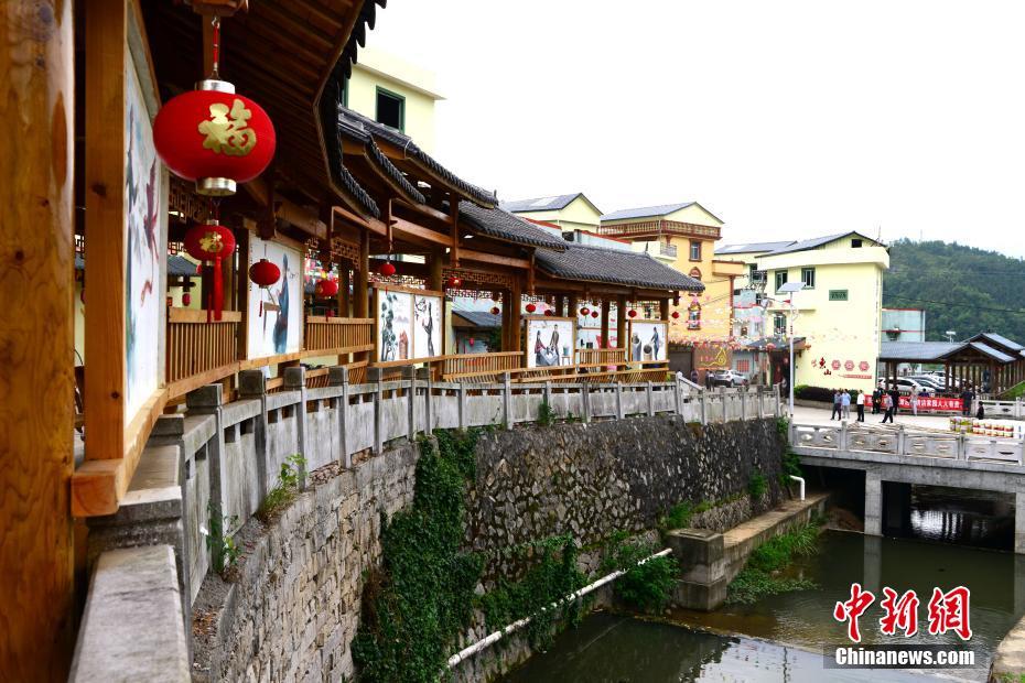 5月20日、東山村、畭（シャ）族文化の長廊下（撮影?王東明）。