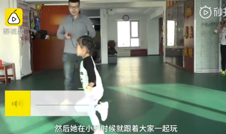 スゴイ！4歳女児が全國縄跳び大會で7冠達(dá)成　吉林省長春市