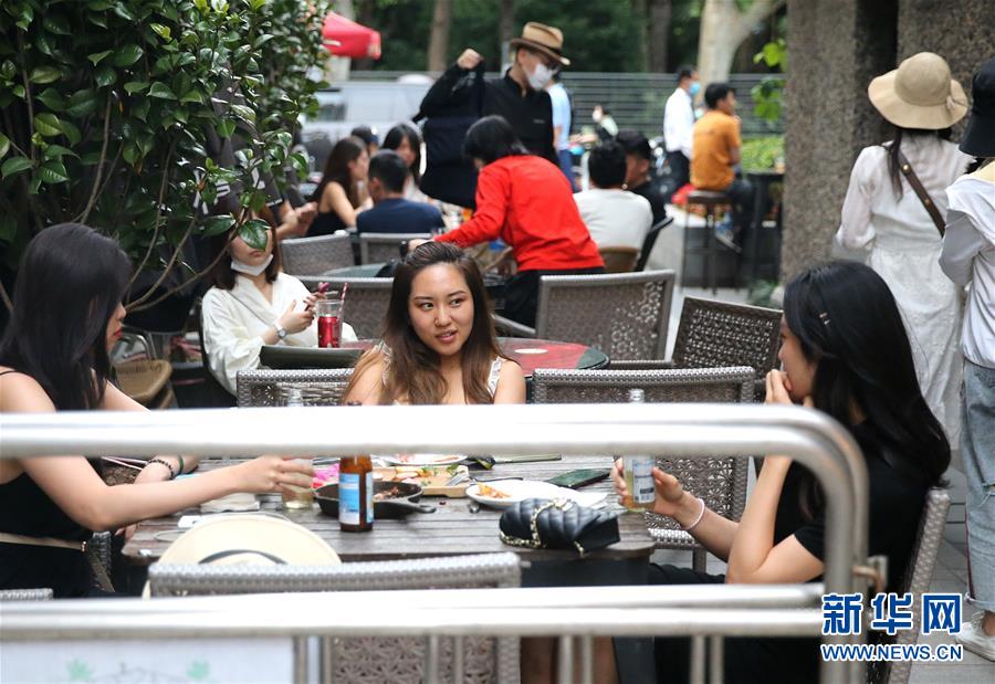 上海市でユニークな夜市が消費(fèi)をけん引