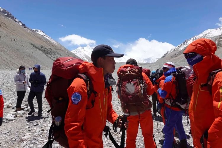 感動(dòng)！チョモランマ登頂全過(guò)程を捉えた寫真22枚