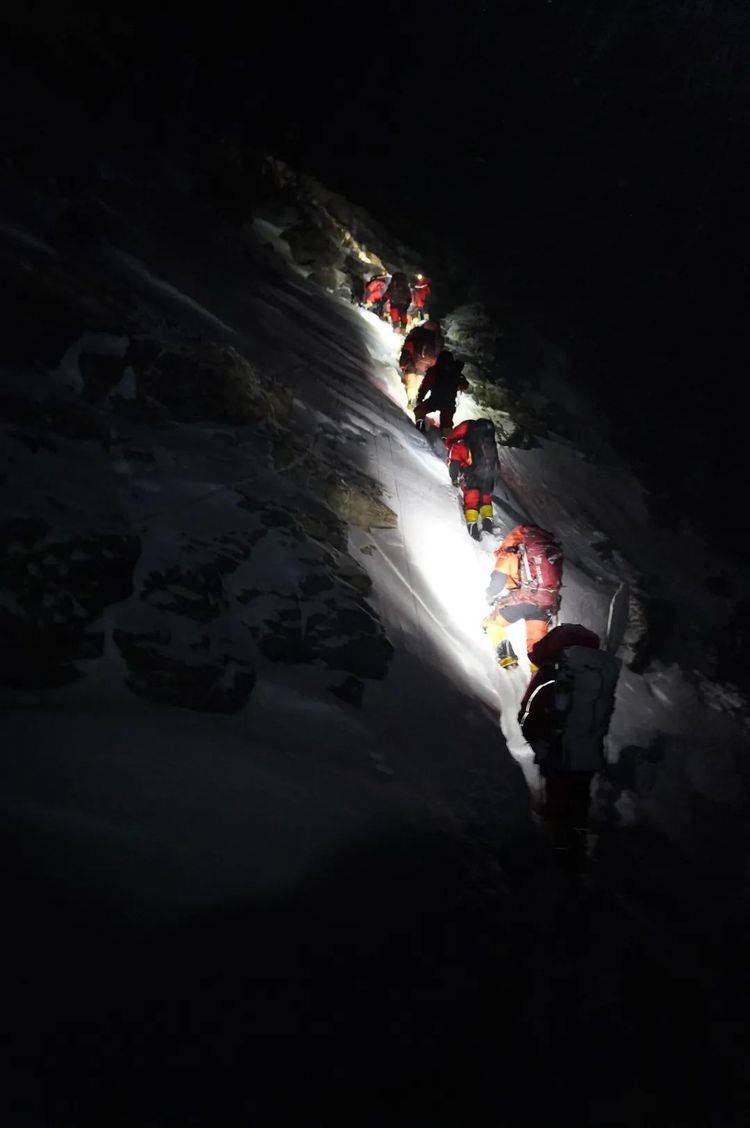 感動！チョモランマ登頂全過程を捉えた寫真22枚