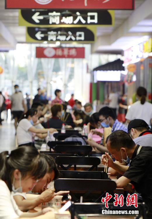 武漢のスーパーやレストラン、徐々に営業(yè)再開　湖北省