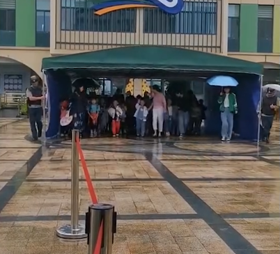 超ビッグサイズな雨傘は思いやりの傘！