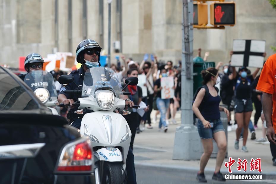 ミネソタ州で黒人死亡 警官の暴力にNYで抗議の聲