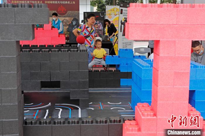 5日間限定の遊園地登場(chǎng)！上海市の南京東路歩行者天國(guó)