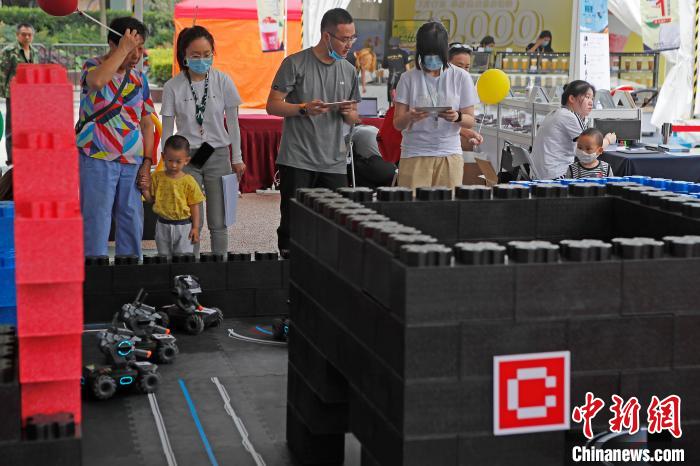 5日間限定の遊園地登場(chǎng)！上海市の南京東路歩行者天國(guó)