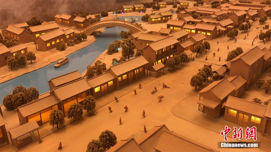 「超縮小版」汴京の模型（撮影?艾慶龍）。